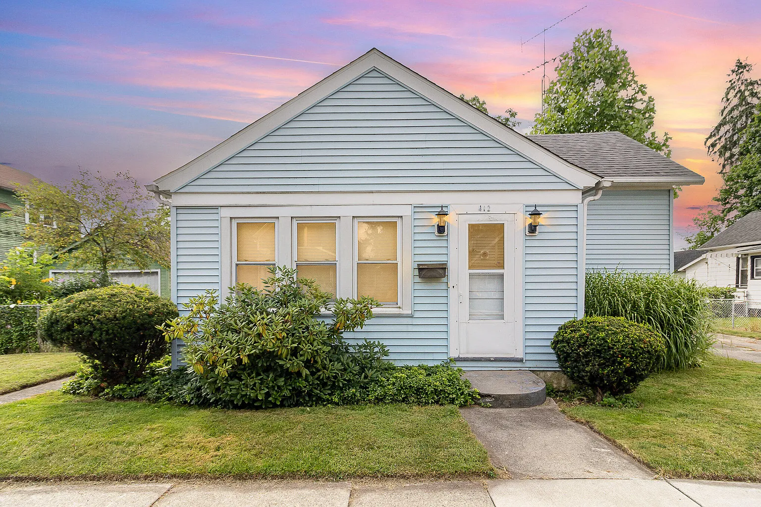 412 Grove St photo 1