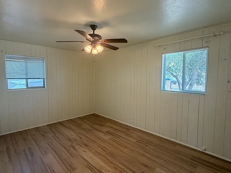 2626 E Keswick Cir — Photo 10