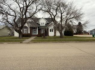17 3rd St SE, Rolla, ND 58367