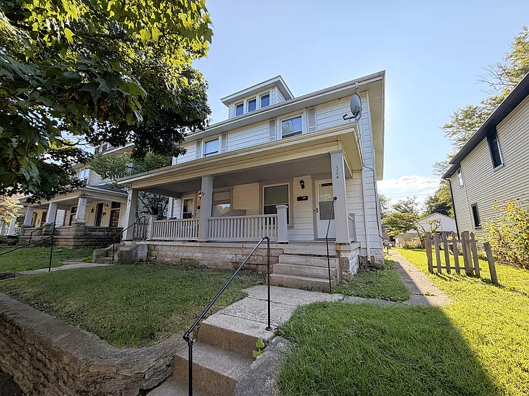 Well-maintained Double with Small Yard — Photo 3