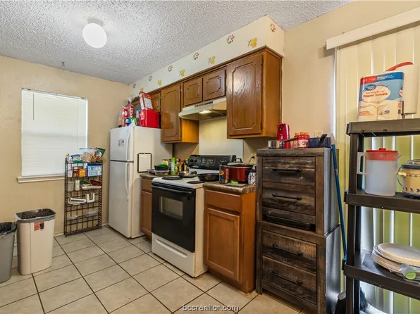706 San Mario Ct #A-b, College Station, TX 77845