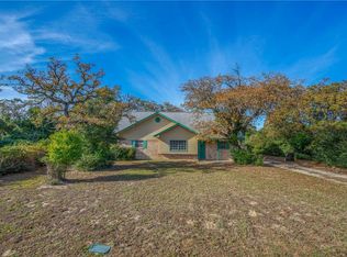 8 Fountain Bleau Ln, Hilltop Lakes, TX