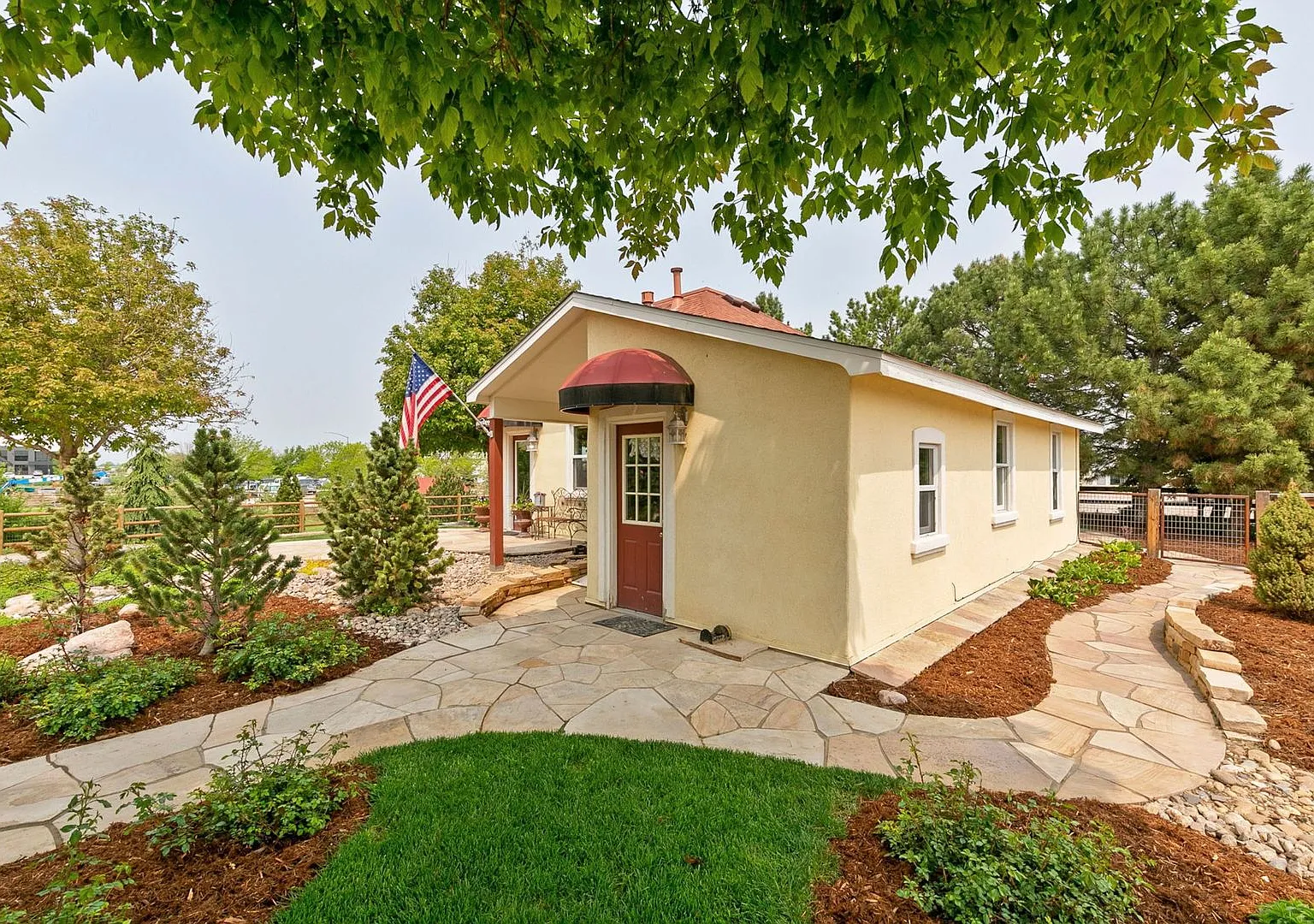 745 Jackson Court — Photo 3
