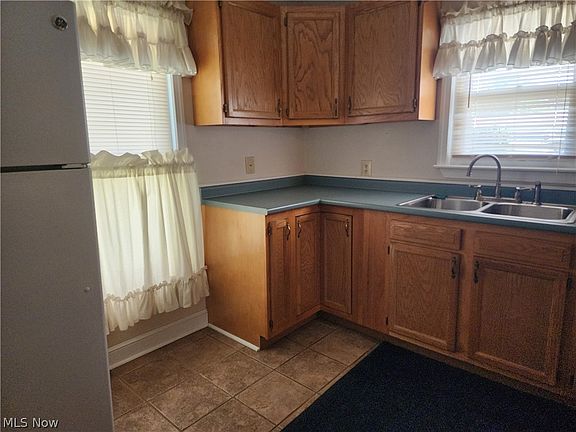 4th image of 743 Pine St