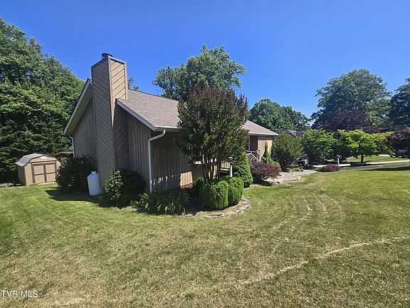 3rd image of 3265 Winesap Rd
