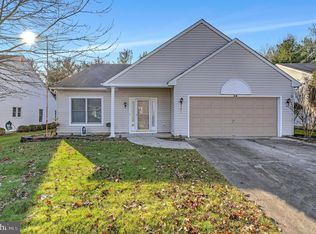 12 Wagon Wheel Ln, Columbus, NJ 08022