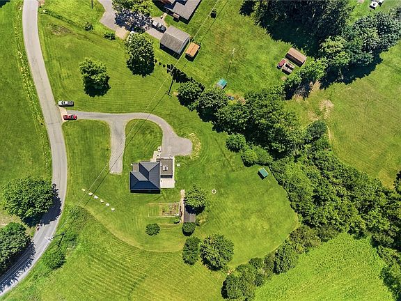 3rd image of 482 Browns Hill Rd