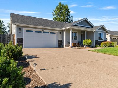 246 Retirement Ln, Cave Junction, OR, 97523