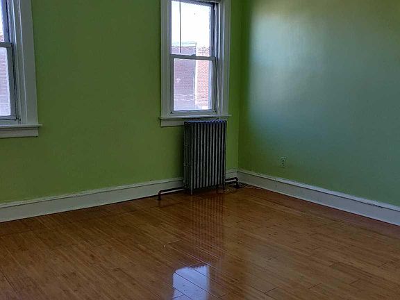 4th image of 3307 Englewood St #2F