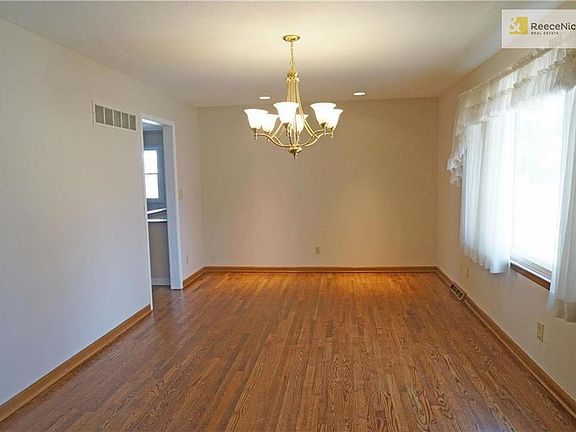 EXTRA LONG DINING ROOM