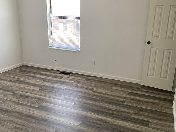 3rd image of 5243 Chippendale Ln