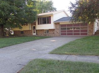 3340 Greenfield Rd, Bettendorf, IA 52722