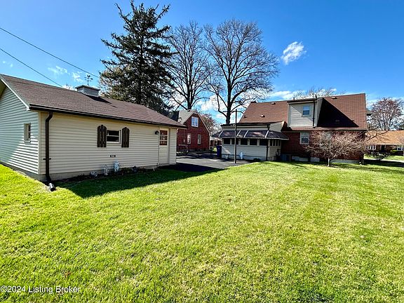 4th image of 2622 Meadow Dr