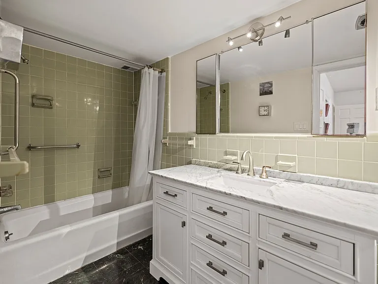 2426 I St NW — Photo 18
