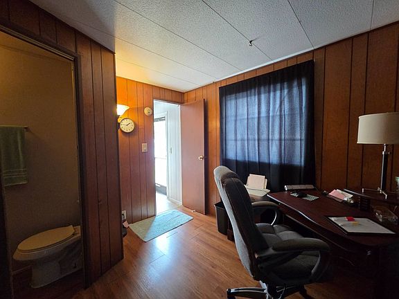 3rd image of 911 Fountainview S