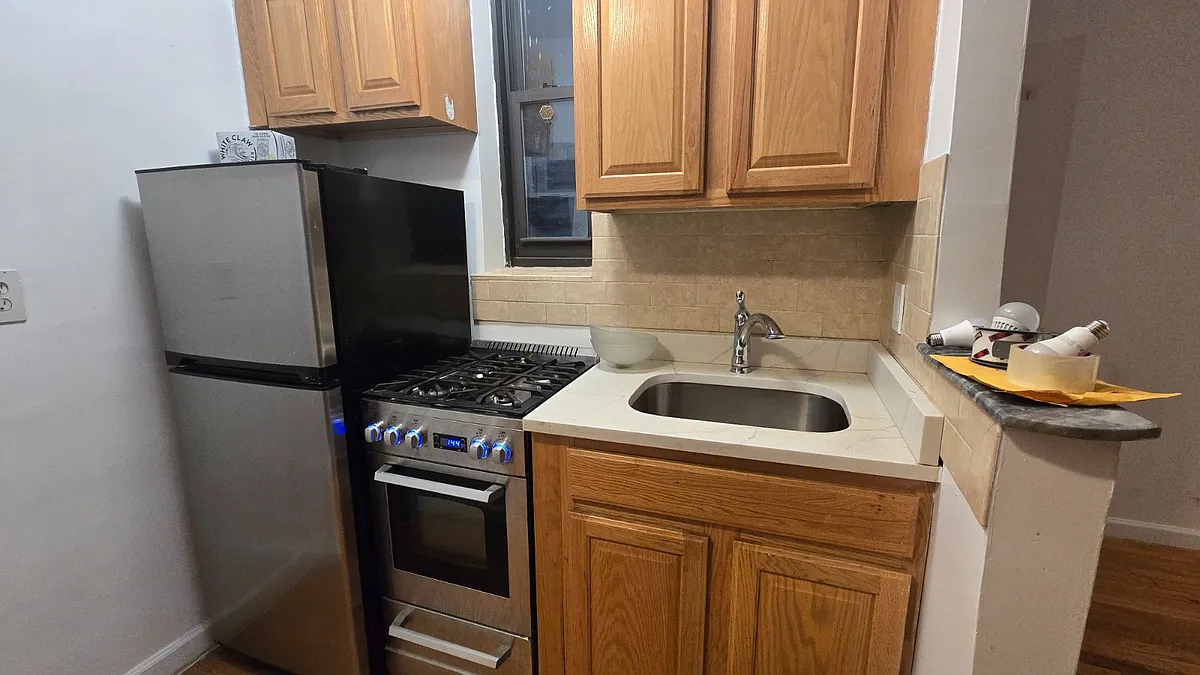Building Photo - 166 W 83rd St #2C