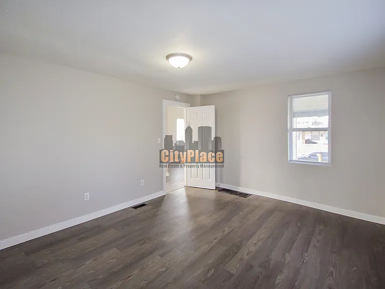 1541 Spruce St — Photo 14