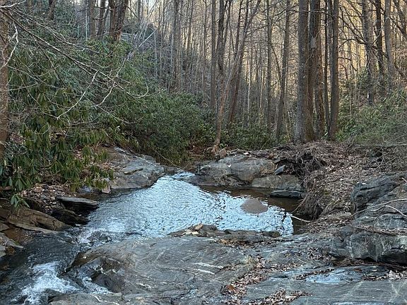 4th image of 324 Marble Mine Rd