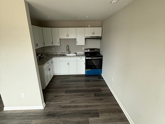 3rd image of 10 Rockridge Ct APT 8