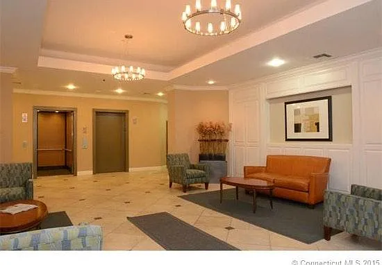 1 King Philip Dr — Photo 2