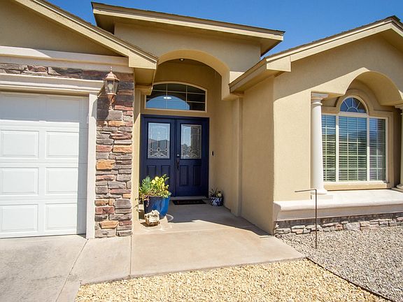 3rd image of 487 Tierra Bella Dr