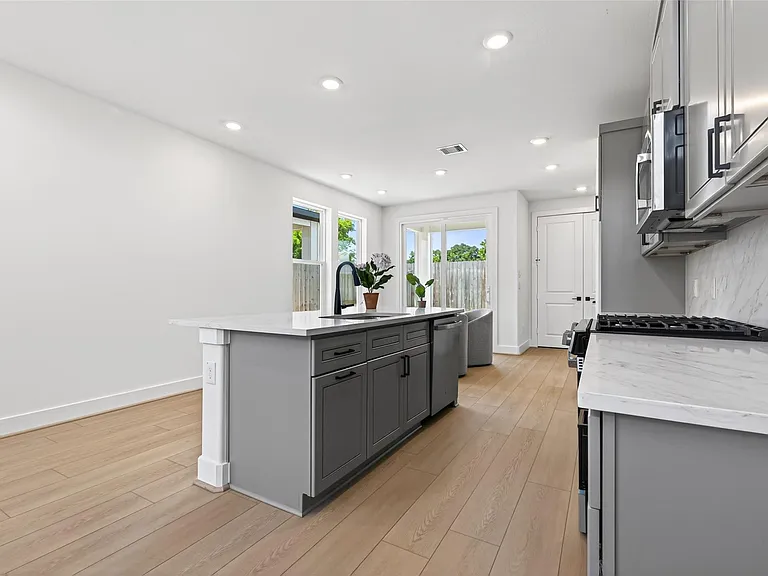 702 Sonfield Dr — Photo 15
