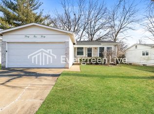 3140 Greenway Chase Dr, Florissant, MO 63031