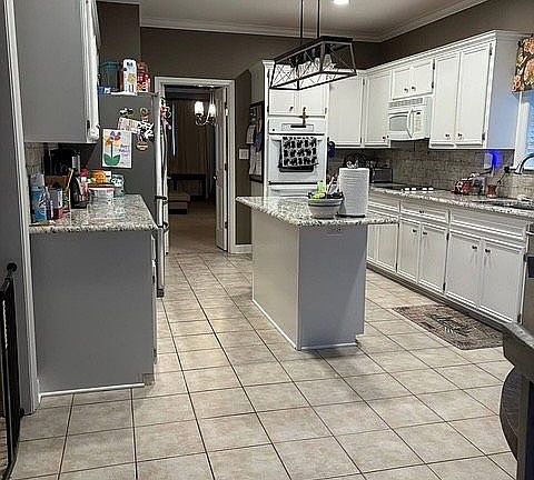 2nd image of 518 Patricia Dr