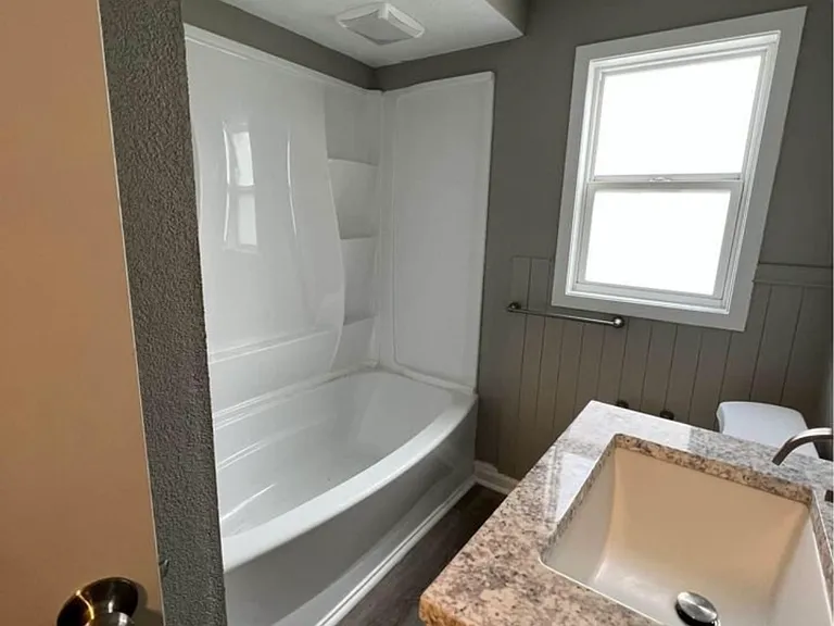 114 E Cass St — Photo 8