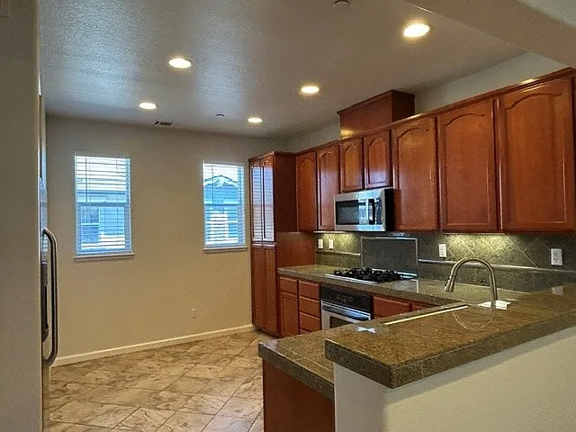 2115 Unbridled Ct — Photo 3