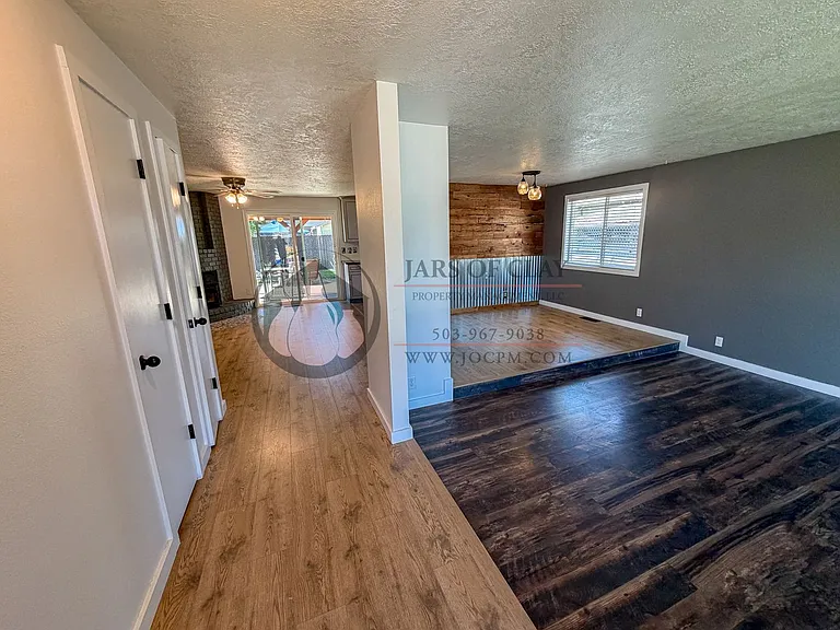 3862 Doloris Ct NE — Photo 2