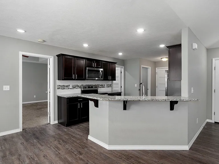 678 E Simpson St — Photo 5