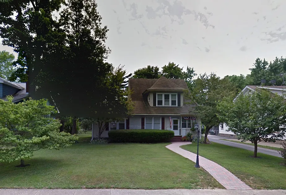 1012 W Gilbert Ave photo 1