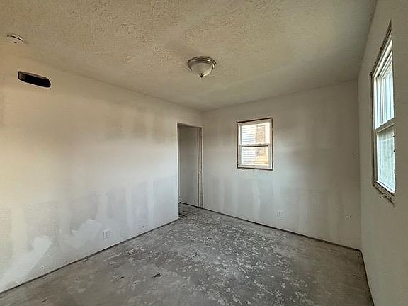5th image of 225 W Park St