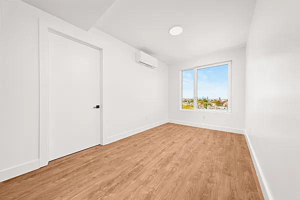 Bedroom, photo 1
