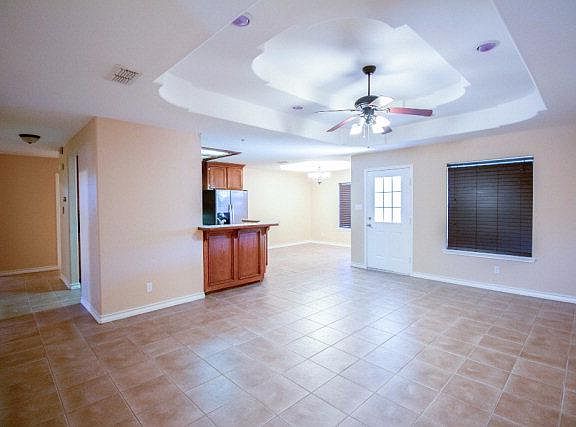 4th image of 412 Palmview Dr