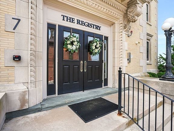 3rd image of 7 Russell St APT 206