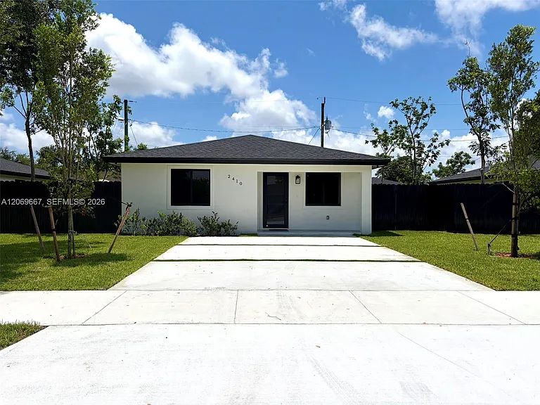 2420 NW 154th St — Photo 3