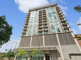 700 W Van Buren St APT 601, Chicago, IL