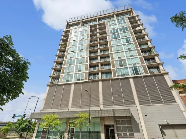 700 W Van Buren St APT 601, Chicago, IL 60607