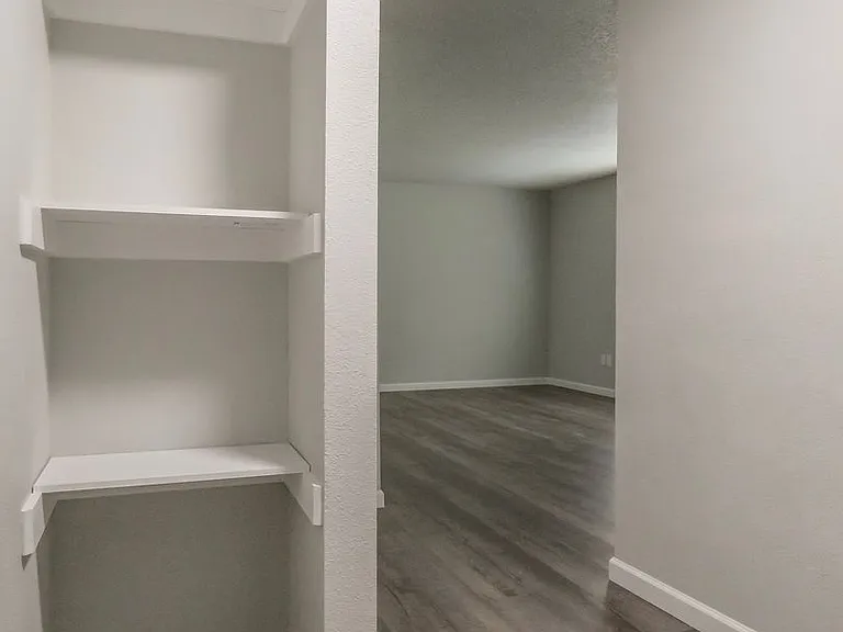 880 N Pershing St — Photo 11
