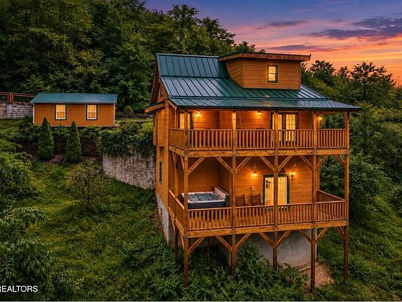 2nd image of 517 Hideaway Ridge Cir