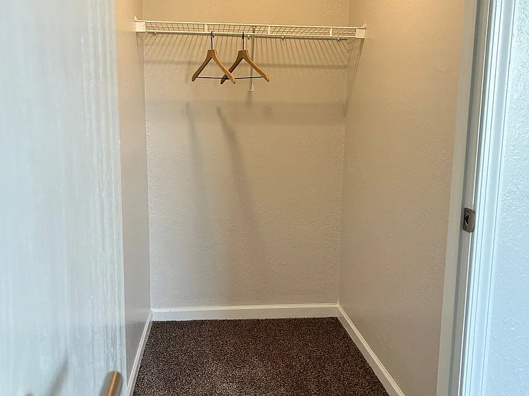Fountain Park Apartments — Photo 11