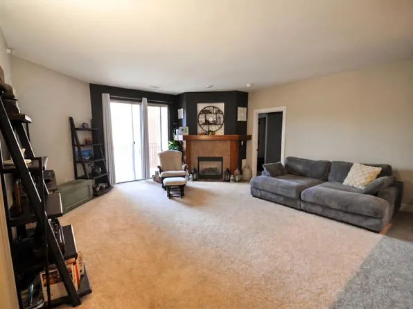 15295 W Library LANE #213, New Berlin, WI 53151