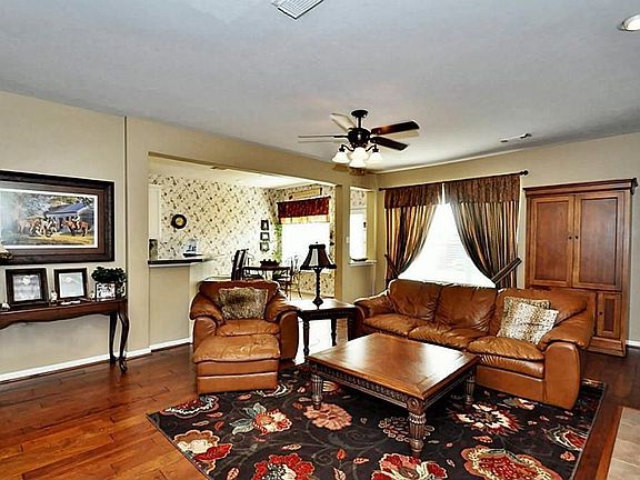 3rd image of 2422 Standing Oak Ln