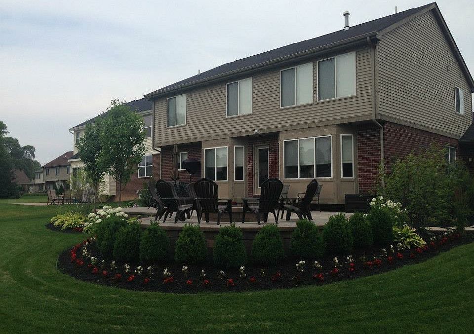 Paver patio with fire pit
