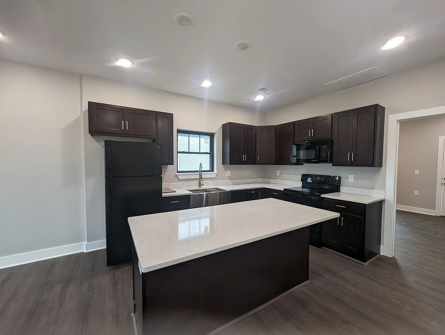 3 Bedroom/2 Bathroom Townhouse Southside — Photo 2