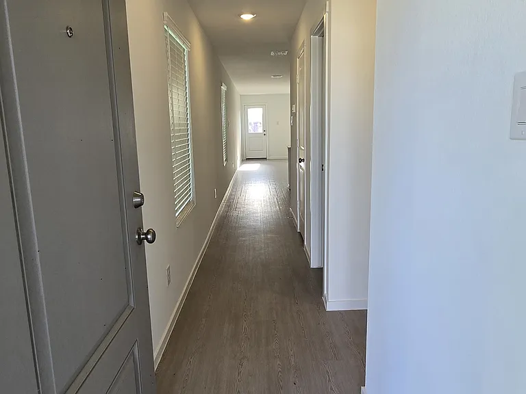 6300 Sanderling St — Photo 5