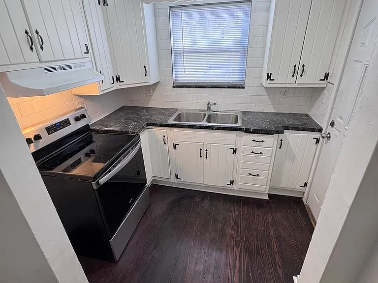 3211 Walnut St — Photo 13