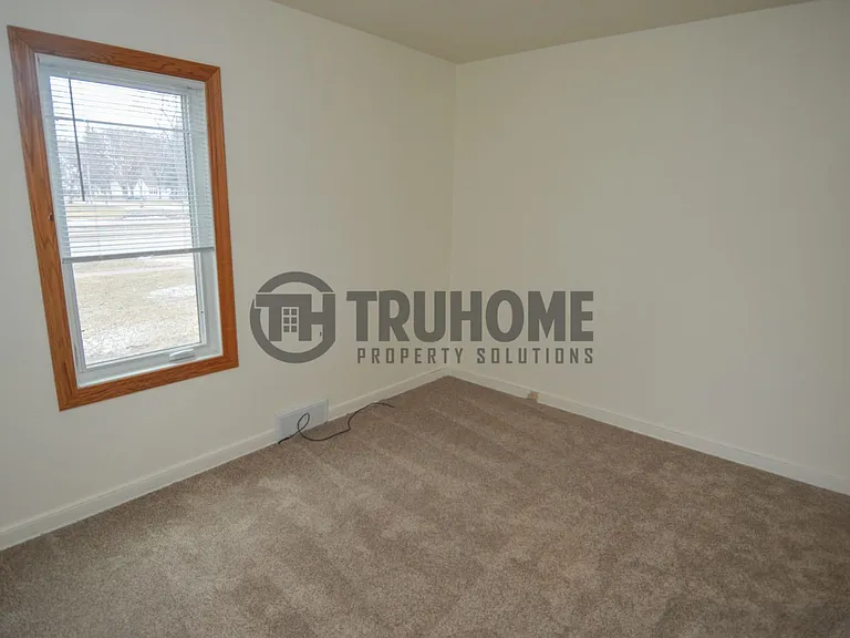 2305 University Ave — Photo 18